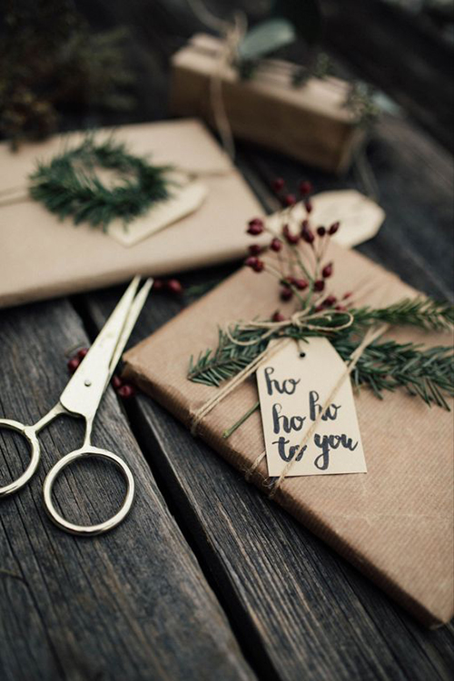 Best DIY gift wrapping ideas: Red, green, brown