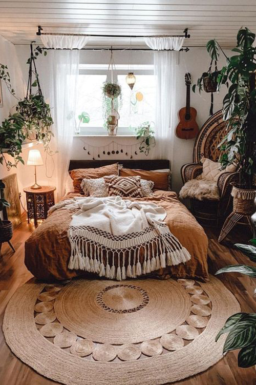 Bohemian plant bedroom ideas: Layered textures