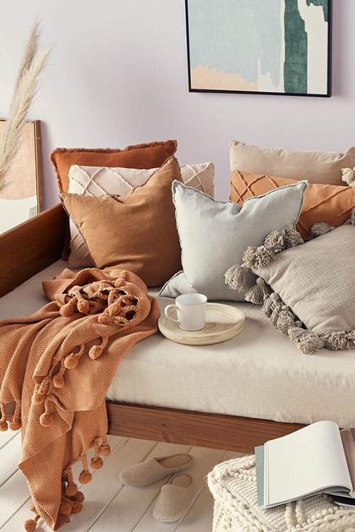 How to make your apartment cozy: Throws