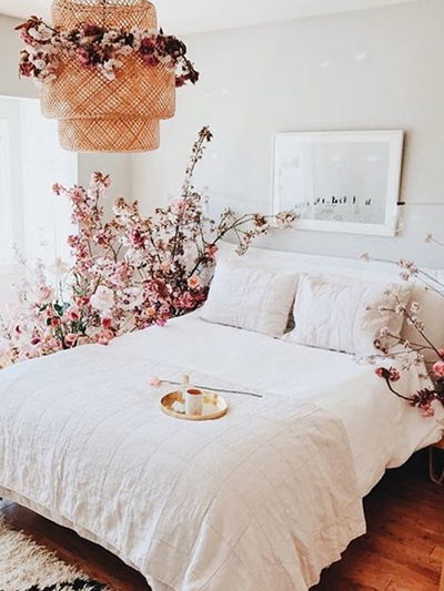 Decorate your Bedroom With Flowers