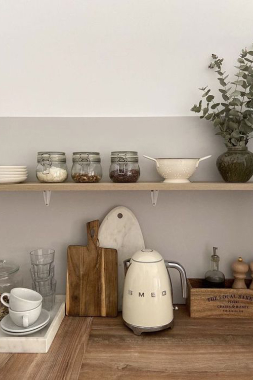 First apartment kitchen essentials: Mugs