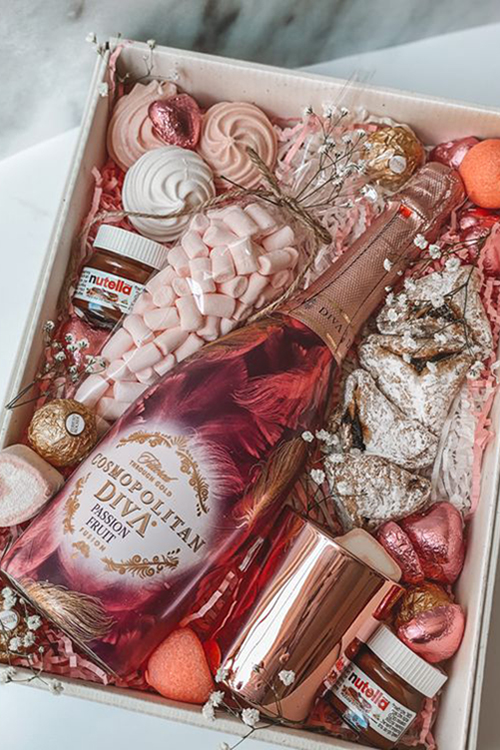 10 Valentines Day DIY Gift: Pink champagne