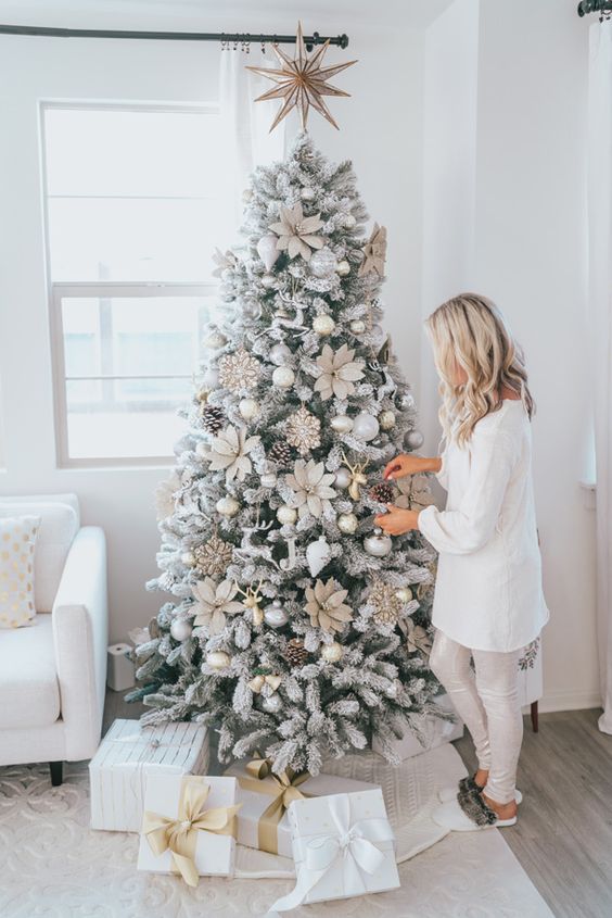 Decorate an Elegant White Christmas Tree