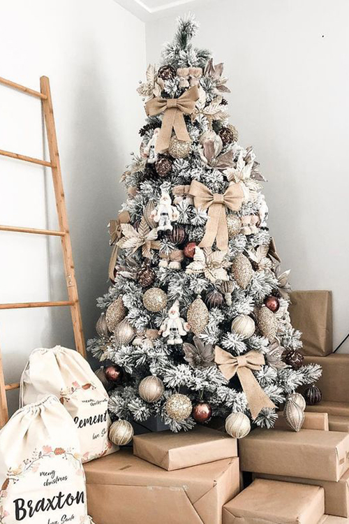 Decorate an Elegant White Christmas Tree